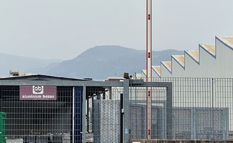 Explosion bei Aluminium, sechs Verletzte, Montag wird gestreikt